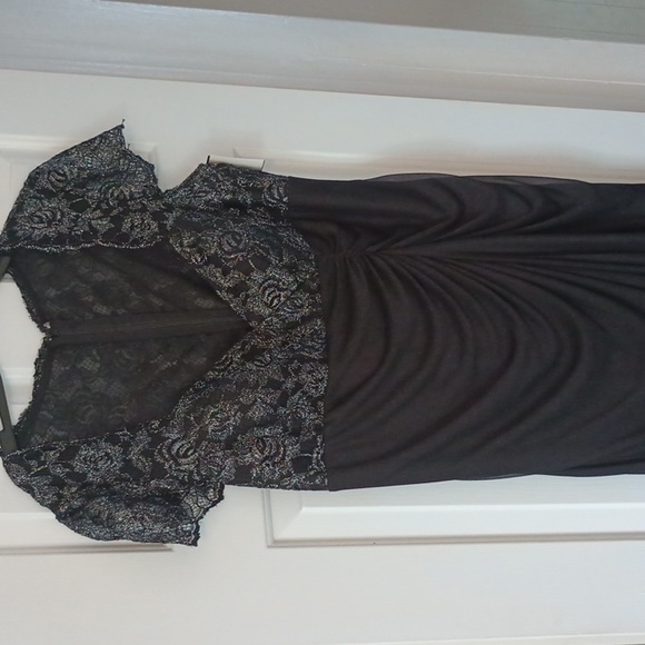 New David's Bridal Dress 16 wide - Picture 4 of 9